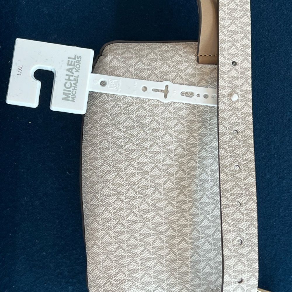 **"Michael Kors Jet Set Logo Stripe Waist Bag – Classic Beige/Brown"** - Picture 8 of 10